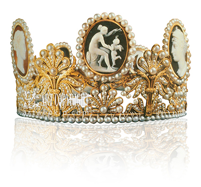尚美巴黎早期创作的玛瑙浮雕镶嵌珍珠王冠.jpg